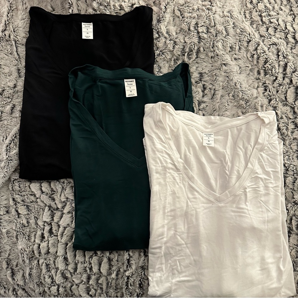 3 Old Navy long sleeve v-neck